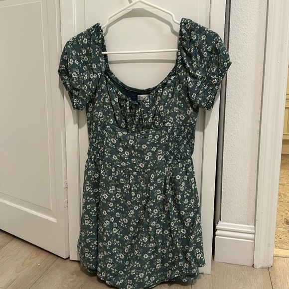 Hollister green floral dress/romper EUC - Picture 2 of 4